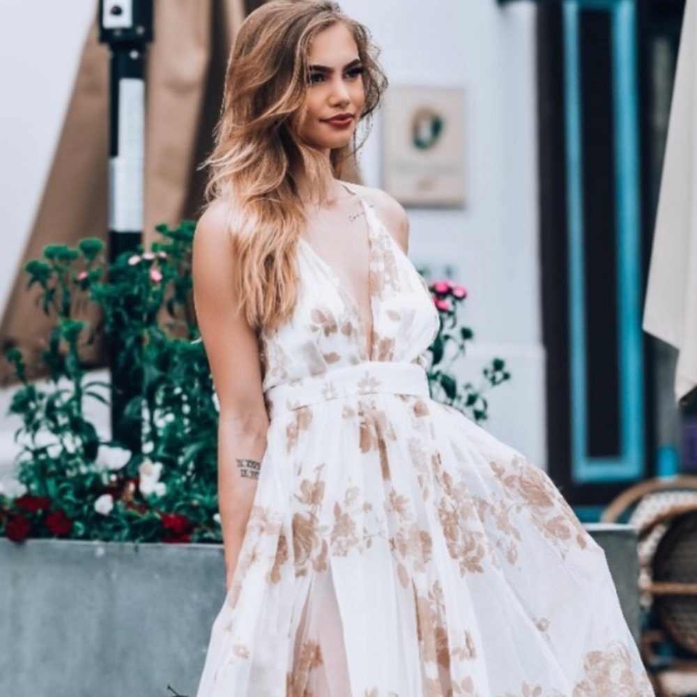 Showstopper! Velvet floral tulle maxi white dress - Picture 2 of 8